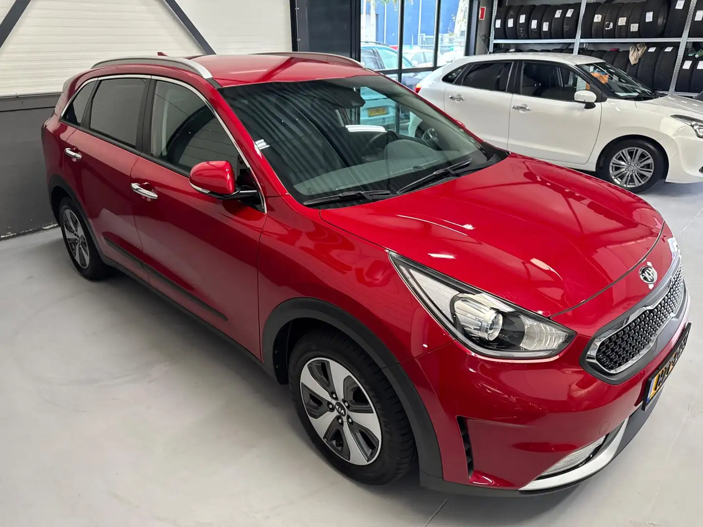 Kia Niro 1.6 GDi Hybrid ComfortLine,Trekhaak,camera,CarPlay Rood - 2