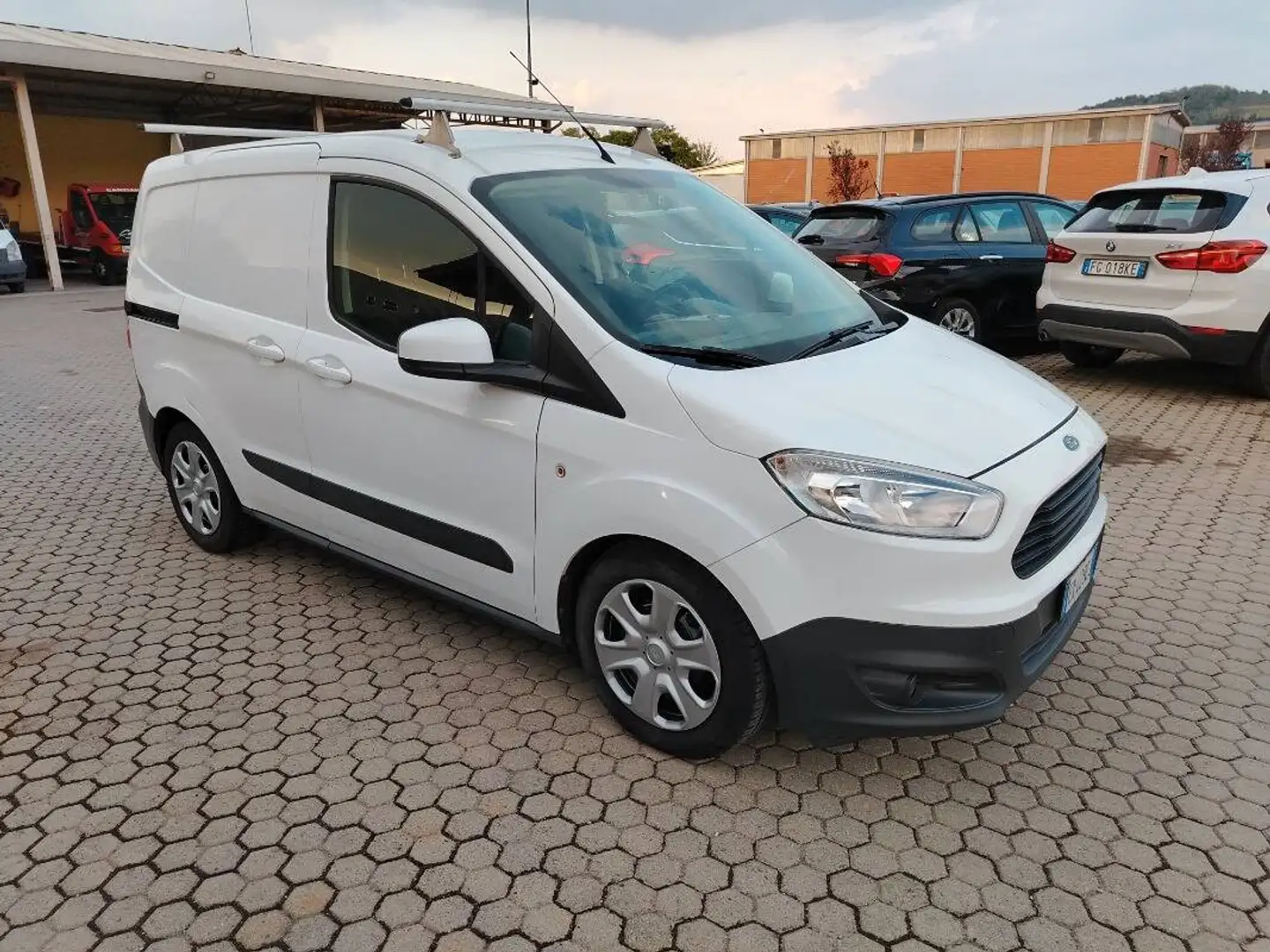 Ford Transit Courier 1.5 tdci 75cv Trend E5 Bianco - 2