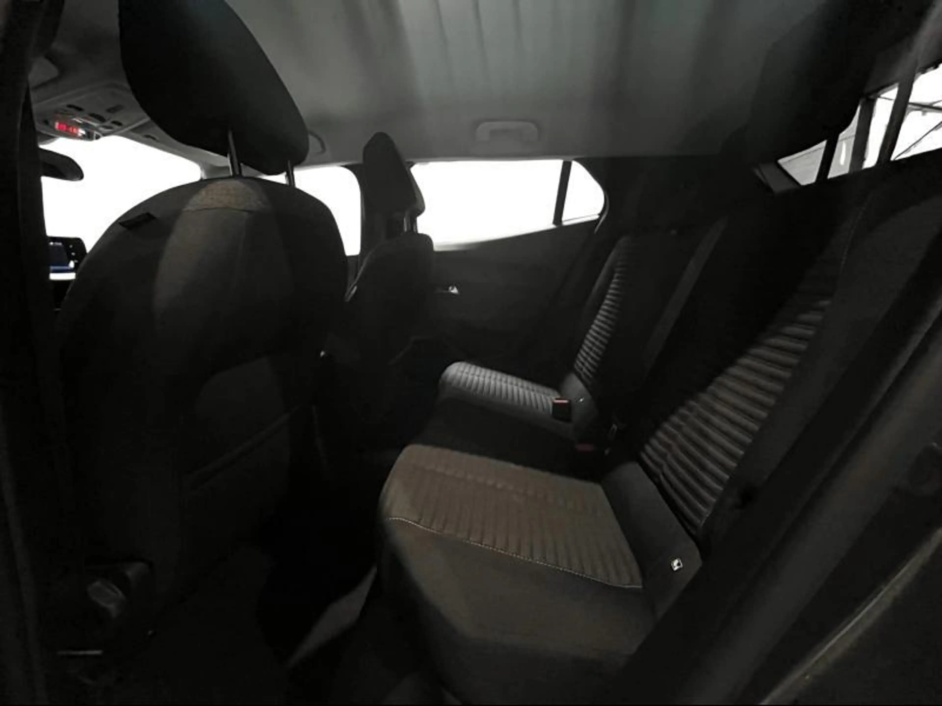 Peugeot 2008 Style | Carplay | Parkeersensoren | Driver Assist — photo 11