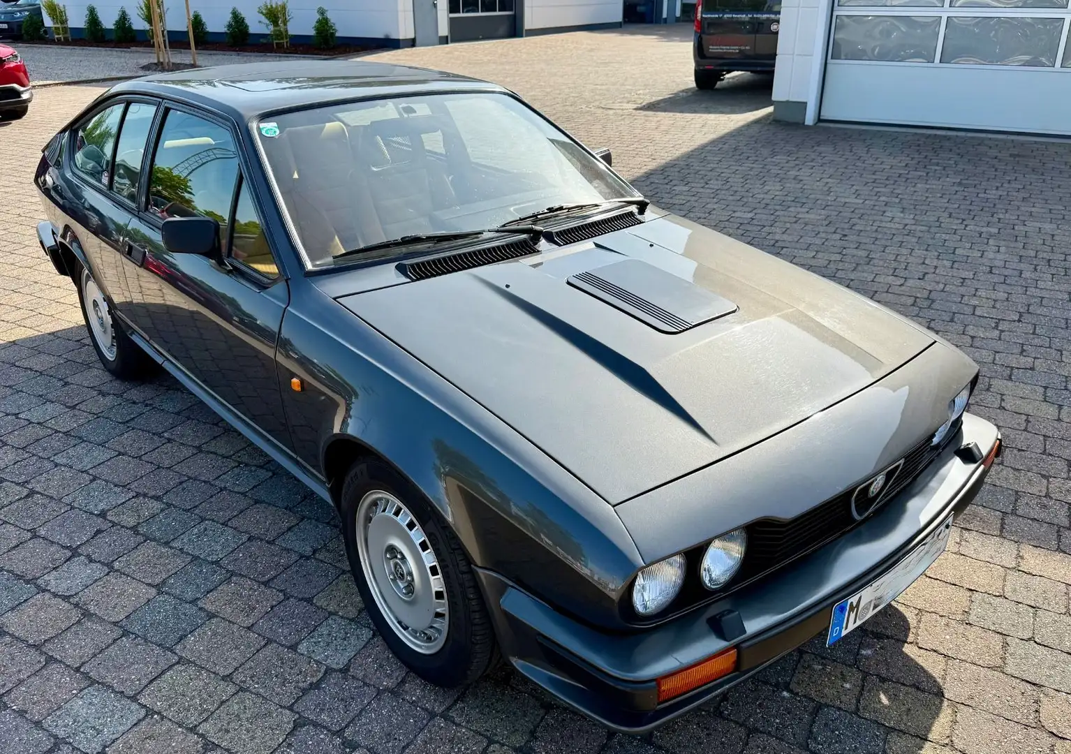 Alfa Romeo GTV 6/2.5 Rot - 2