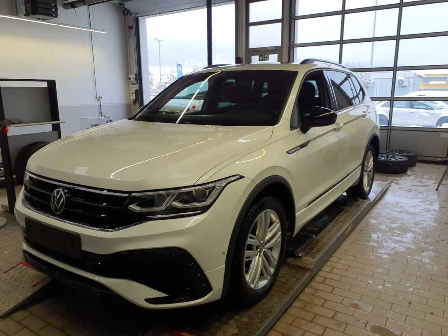 Volkswagen Tiguan Allspace R-Line 2.0TDI DSG 4M +AHK+360°+ Blanc - 2