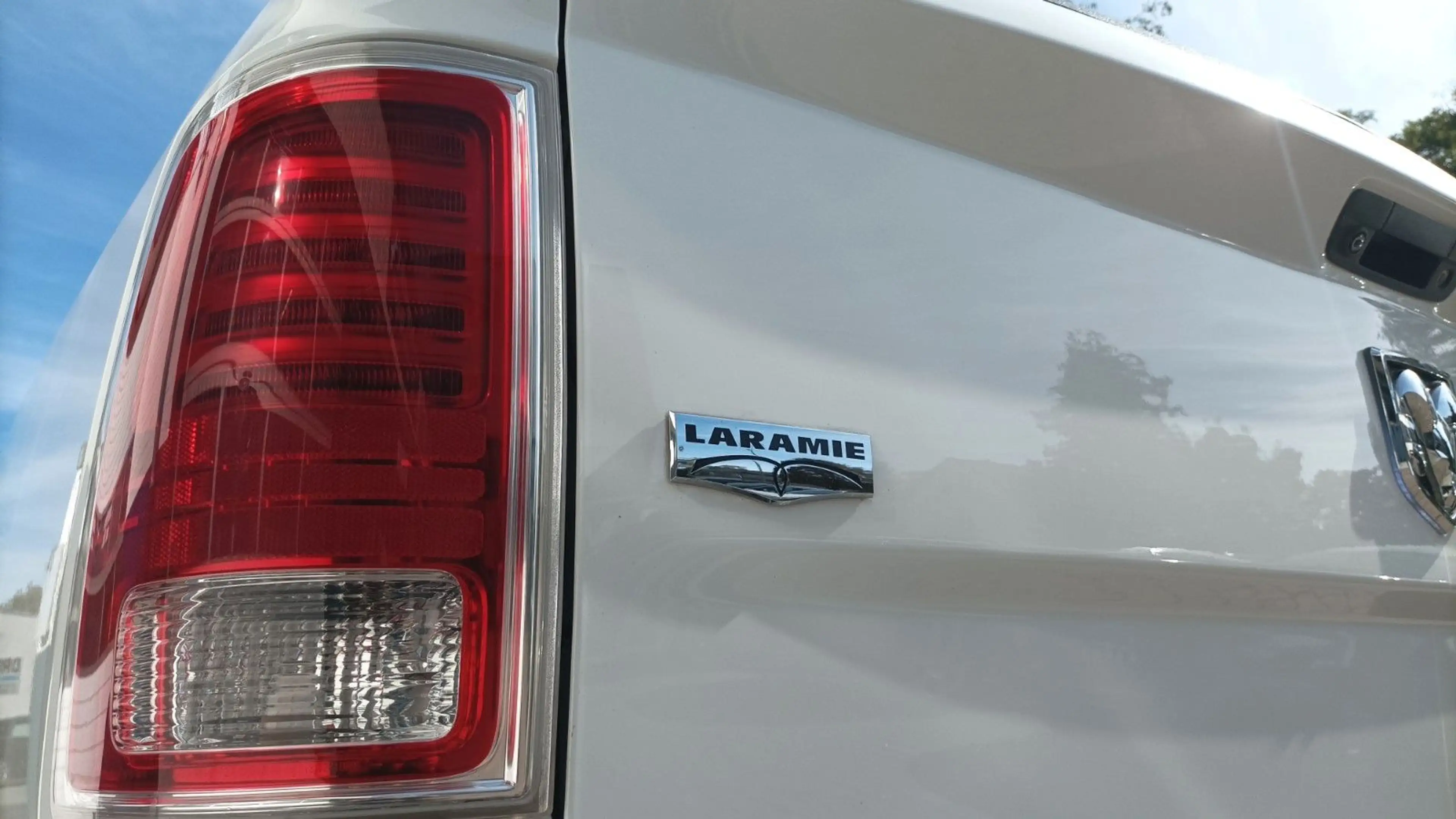 Dodge RAM 1500 5.7 Hemi Laramie Allrad Kamera Sitzheiz — photo 11