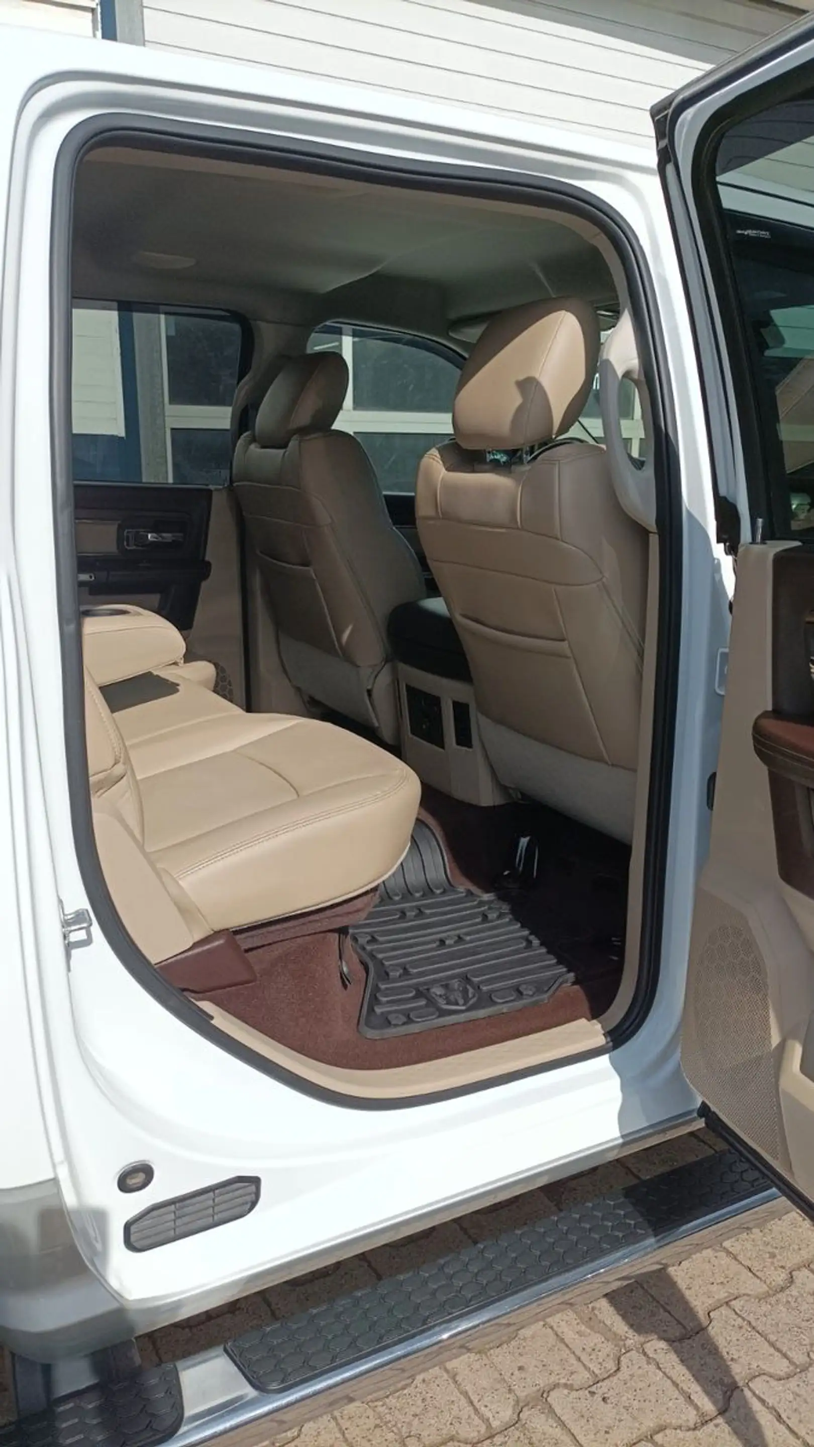 Dodge RAM 1500 5.7 Hemi Laramie Allrad Kamera Sitzheiz — photo 15