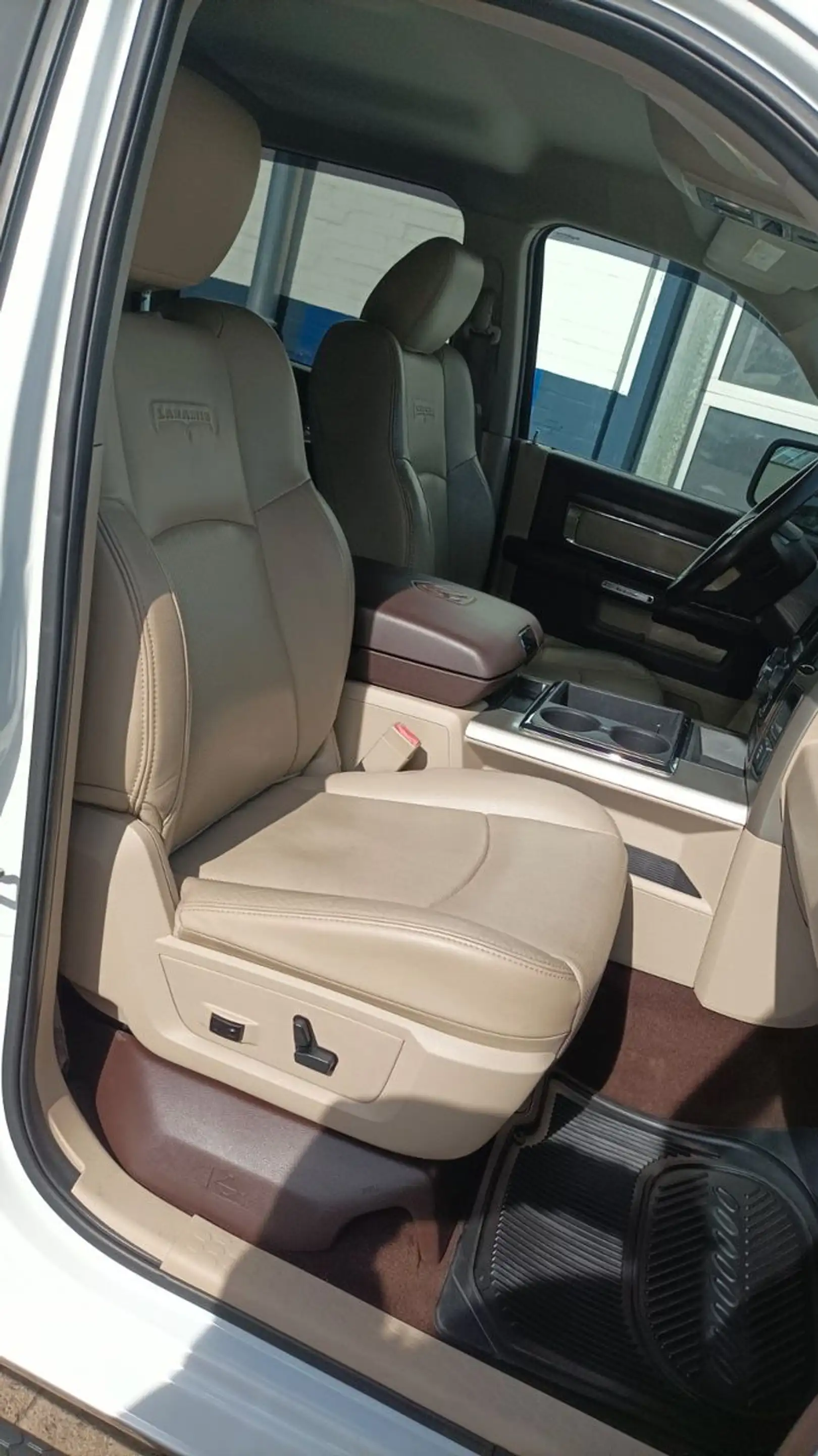 Dodge RAM 1500 5.7 Hemi Laramie Allrad Kamera Sitzheiz — photo 14