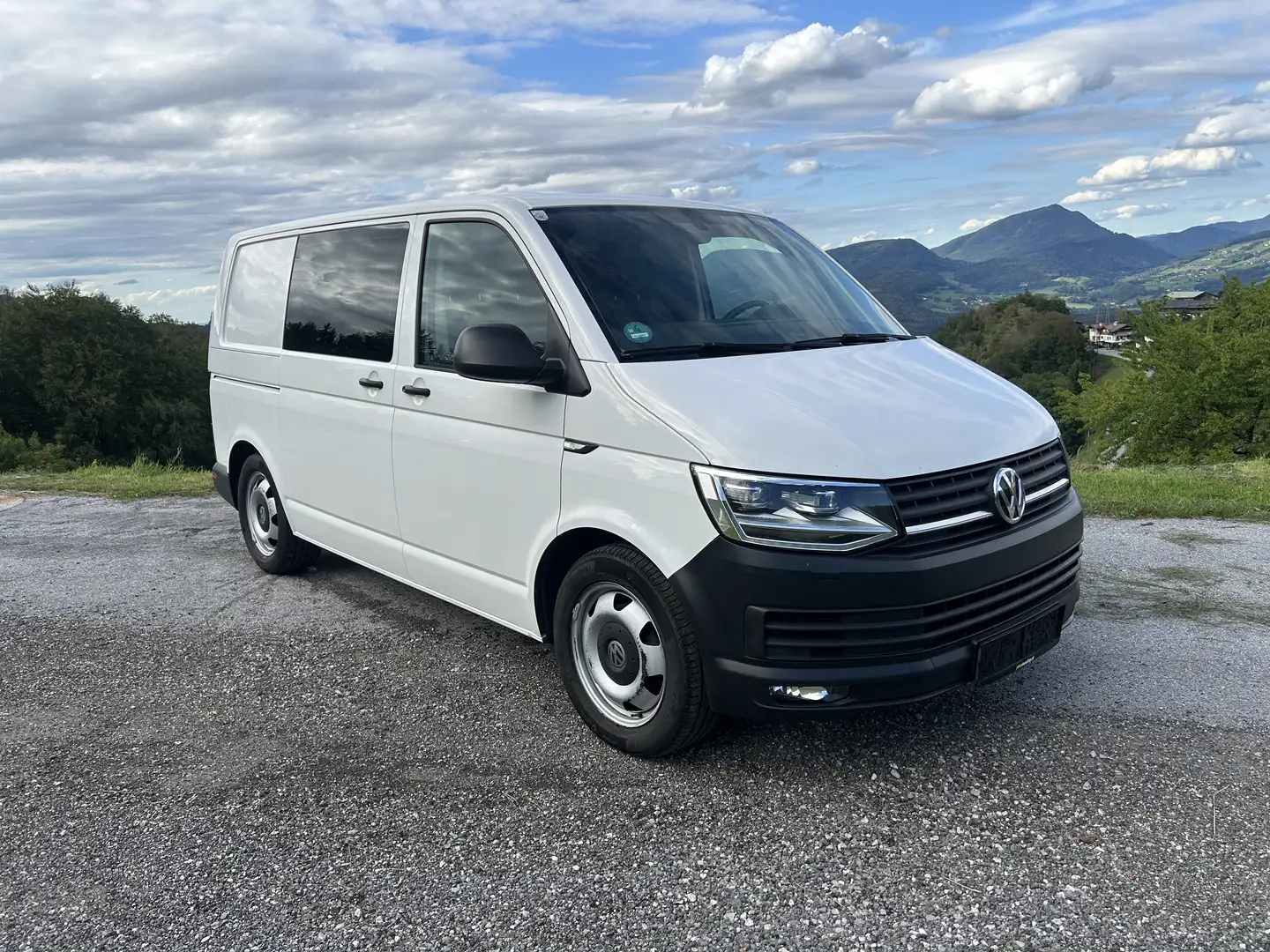 Volkswagen T6 Transporter Kastenwagen KR 2,0 TDI BMT - 1