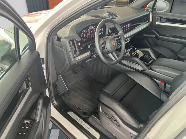 Porsche Cayenne view 4