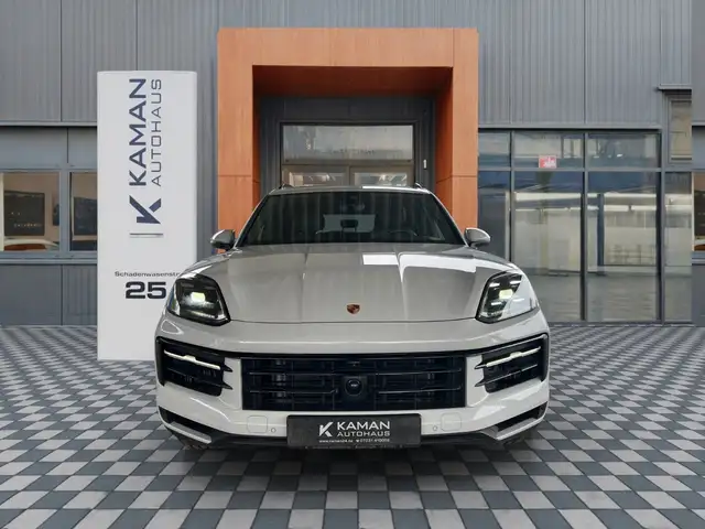Porsche Cayenne view 2