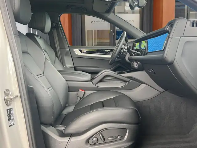 Porsche Cayenne view 5