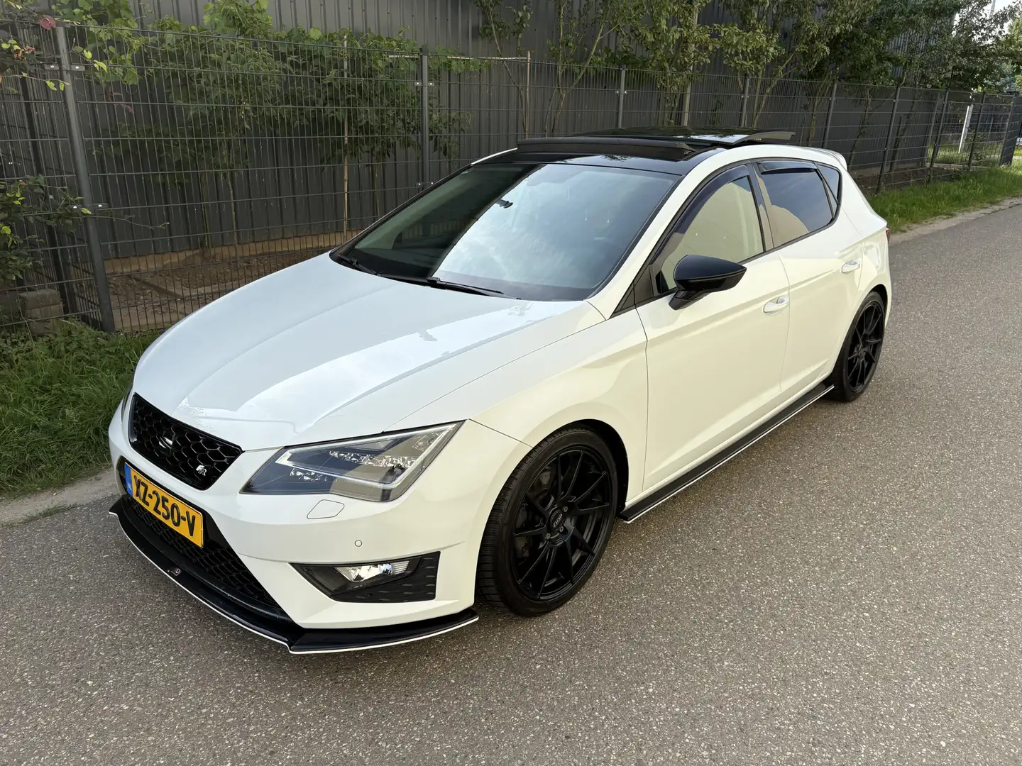 SEAT Leon 1.4 EcoTSI FR / PANORAMADAK / MAXTON PAKKET / NAVI Wit - 2