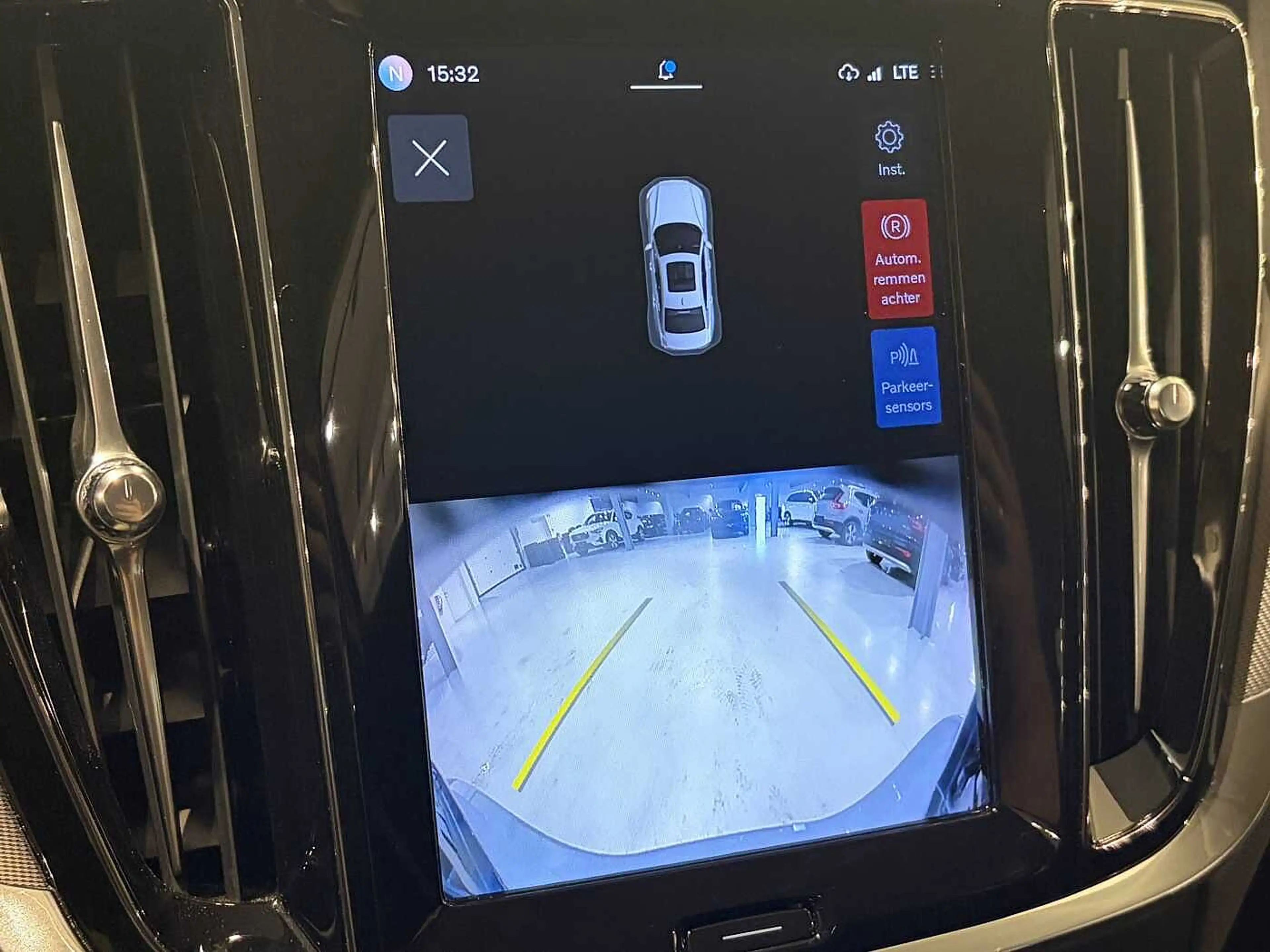 Volvo S60 T8 Recharge Plus Dark — photo 11