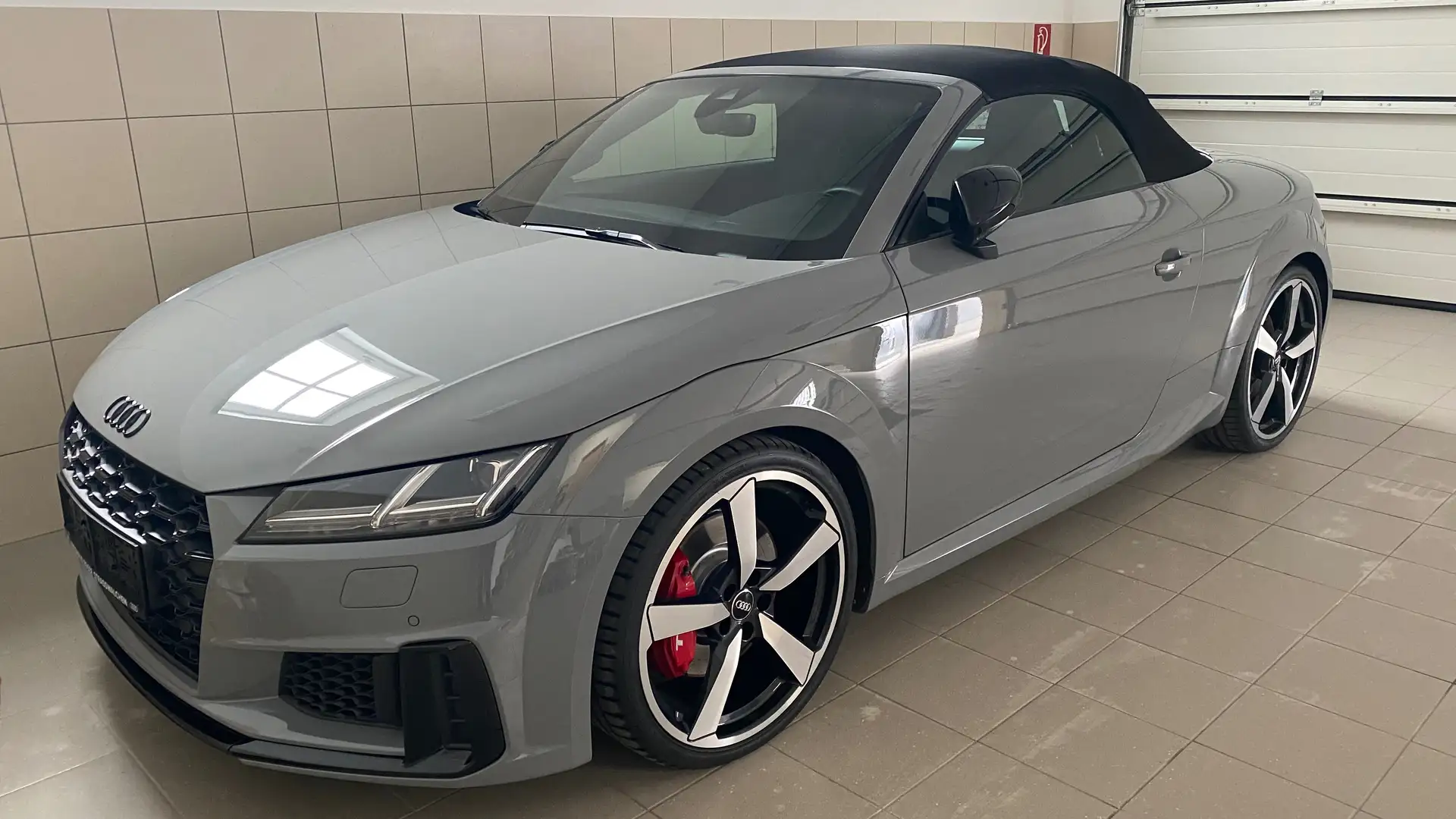 Audi TTS TTS Roadster 2,0 TFSI quattro S-tronic Grau - 1