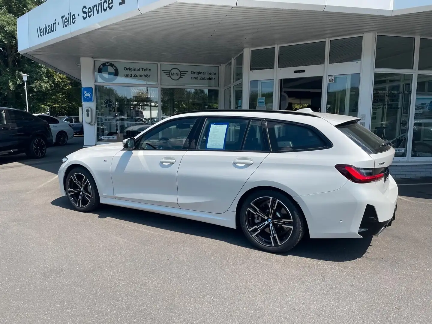 BMW 330 i xdrive M-Sport LED Navi RückfahrCam ACC AHK Wit - 2
