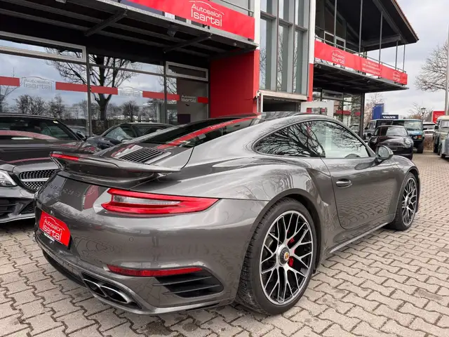 Porsche 911 view 12