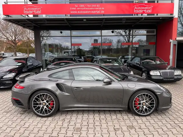 Porsche 911 view 13