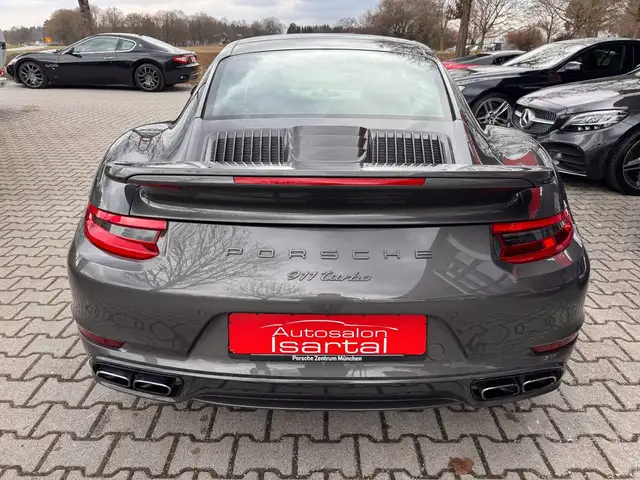 Porsche 911 view 4