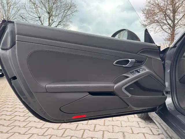 Porsche 911 view 15