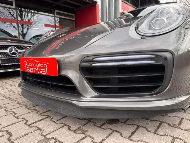 Porsche 911 view 8