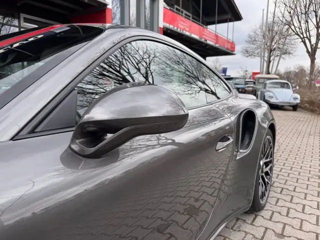 Porsche 911 view 10
