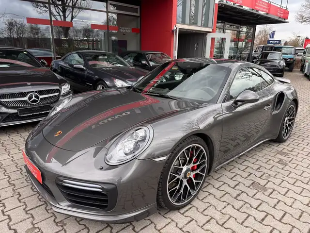 Porsche 911 view 2