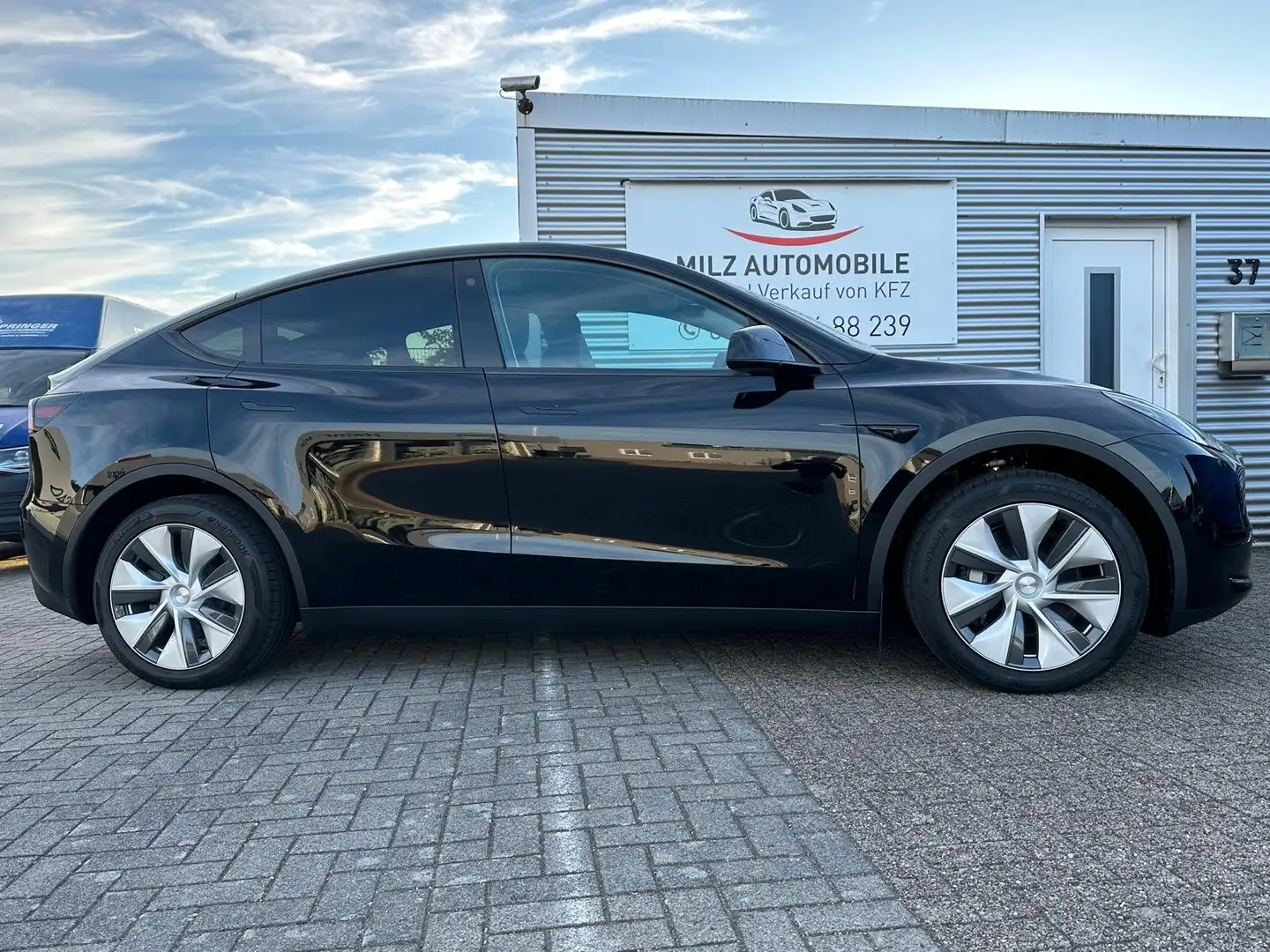Tesla Model Y RWD. 1-Hand..Glassdach.Garagenwagen.Topzustand Schwarz - 2