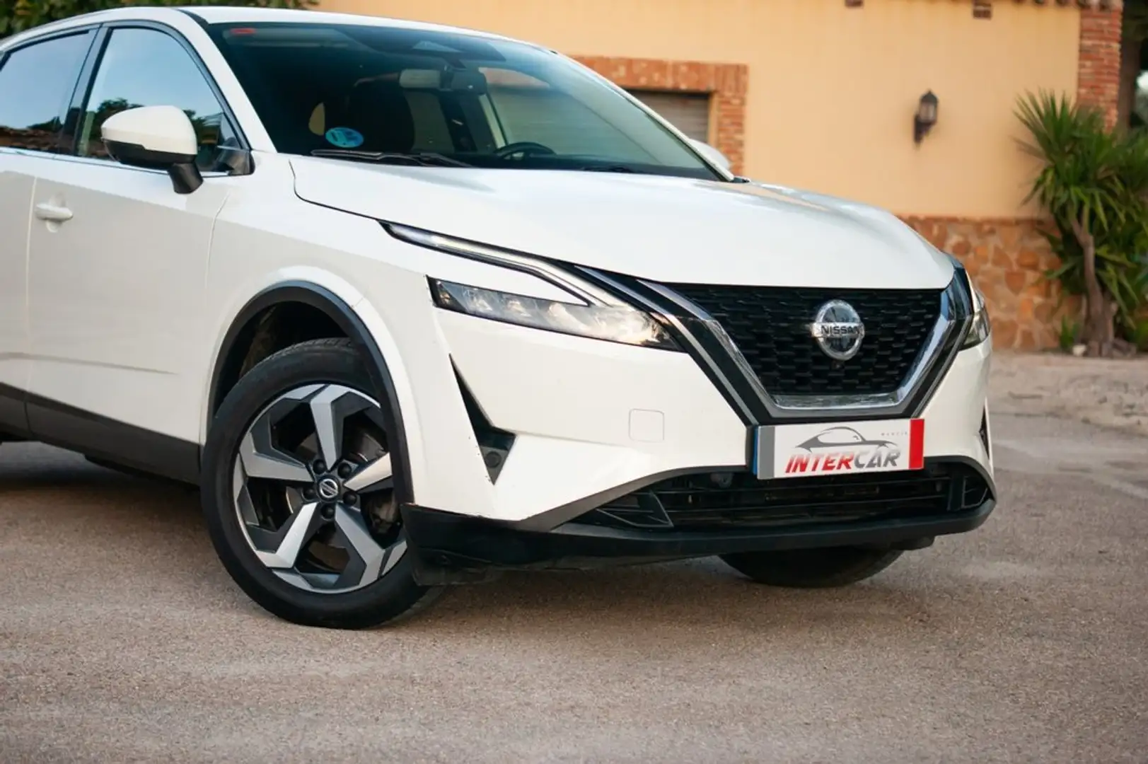 Nissan Qashqai DIG-T 116kW (158CV) mHEV Xtronic Tekna Weiß - 2