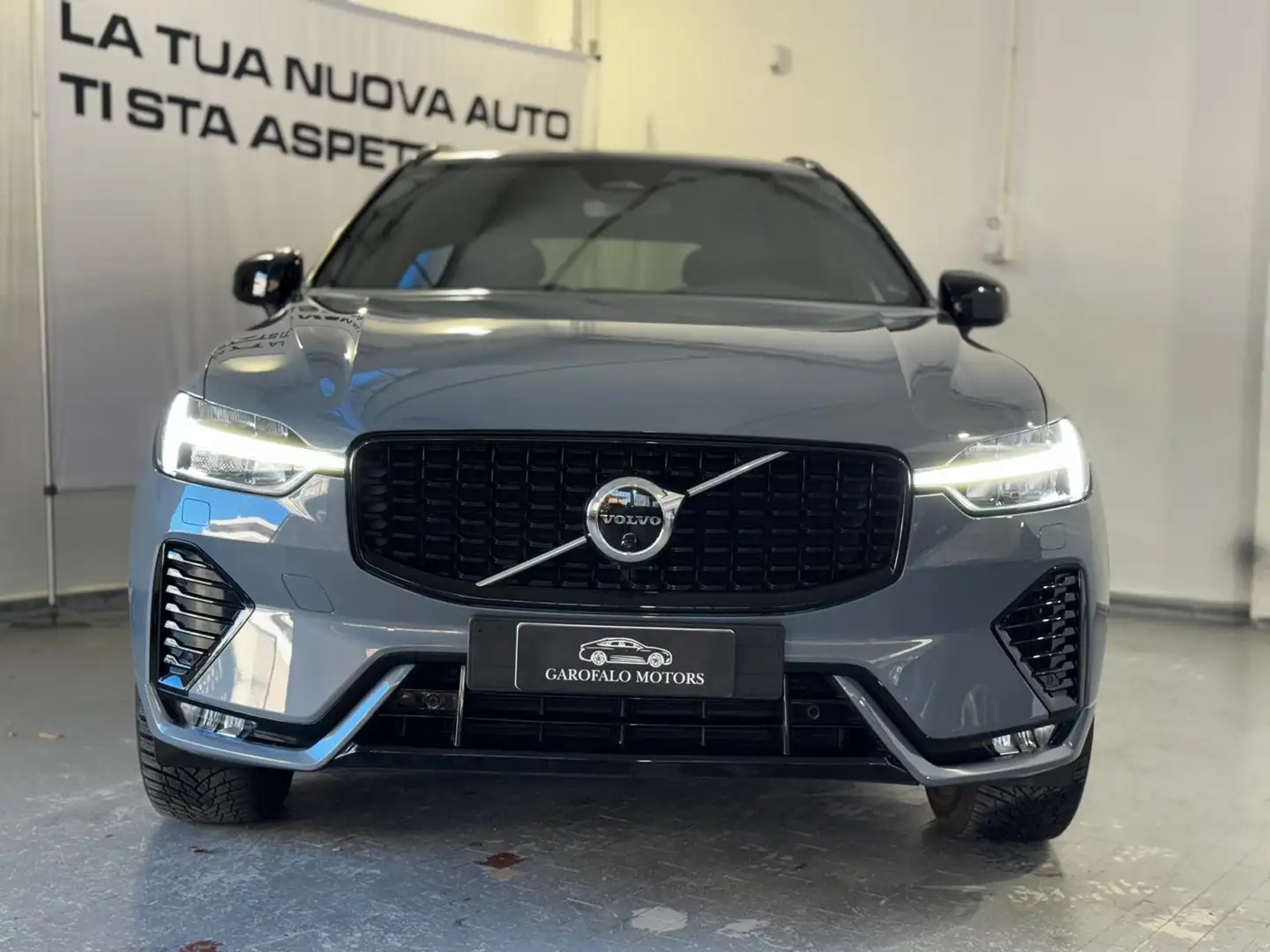 Volvo XC60 XC60 II 2018 2.0 b4 Business Plus awd geartronic Grau - 1