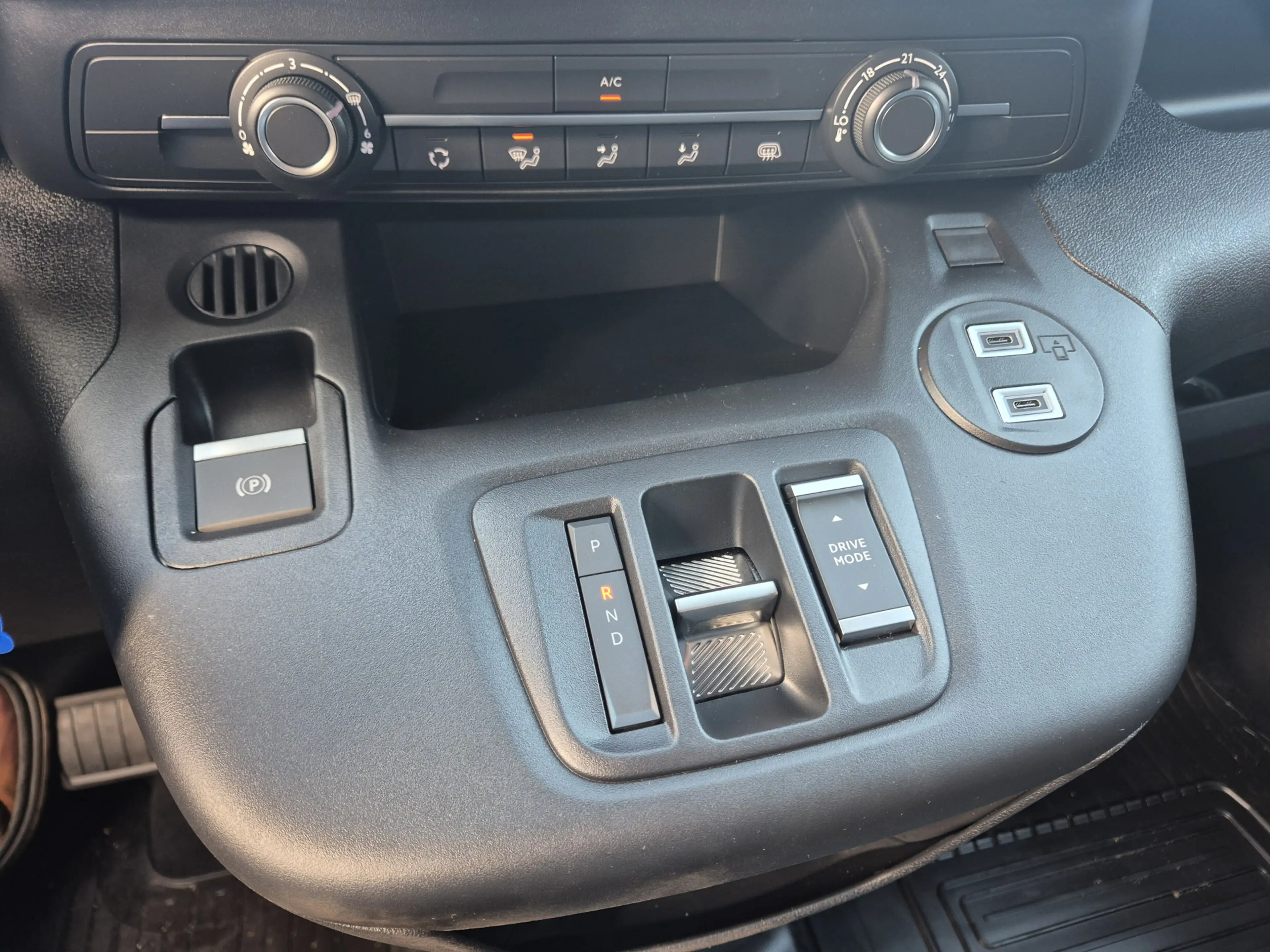Toyota Proace City Electric Navigator Long 50 kWh — photo 11