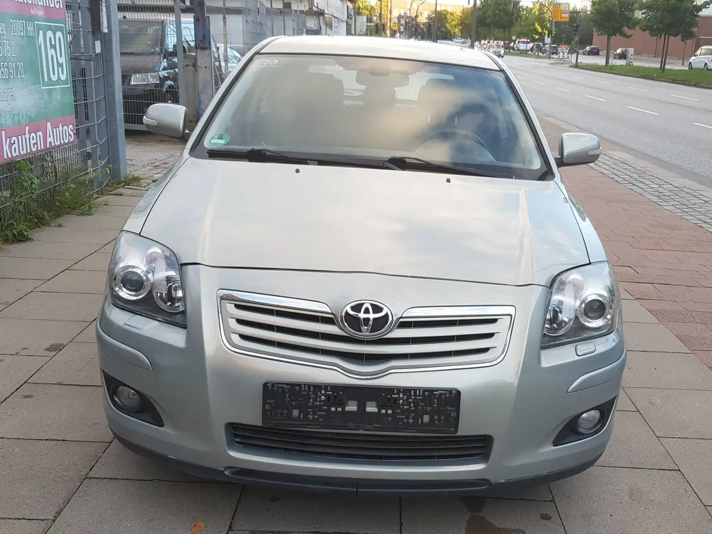 Toyota Avensis 1.8 Executive Liftback Grün - 2
