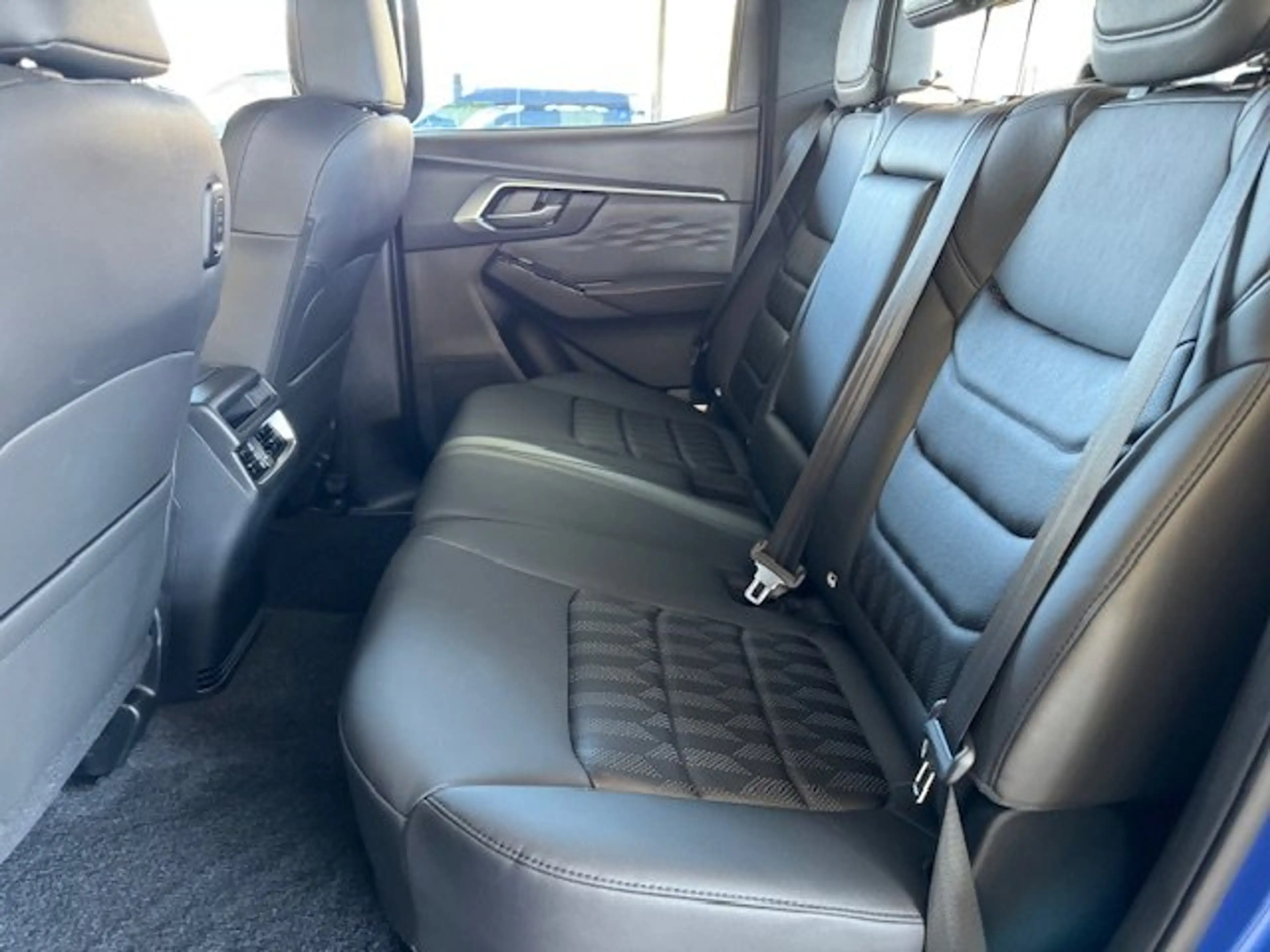 Isuzu D-Max Double Cab LSE 4WD Automatik — photo 7