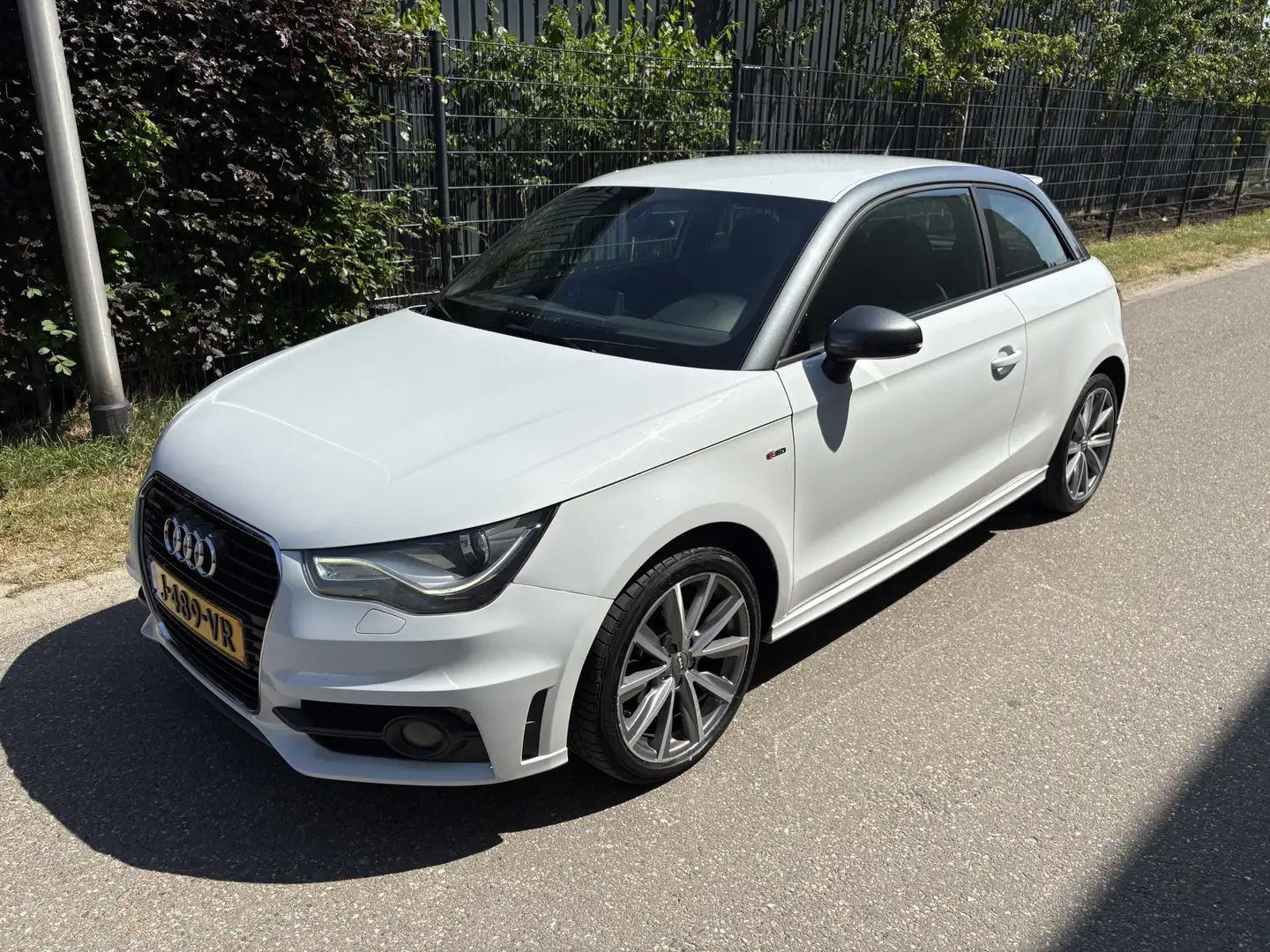 Audi A1 1.2 TFSI S edition / S-LINE / NAVI / STOELVERWARMI Weiß - 2