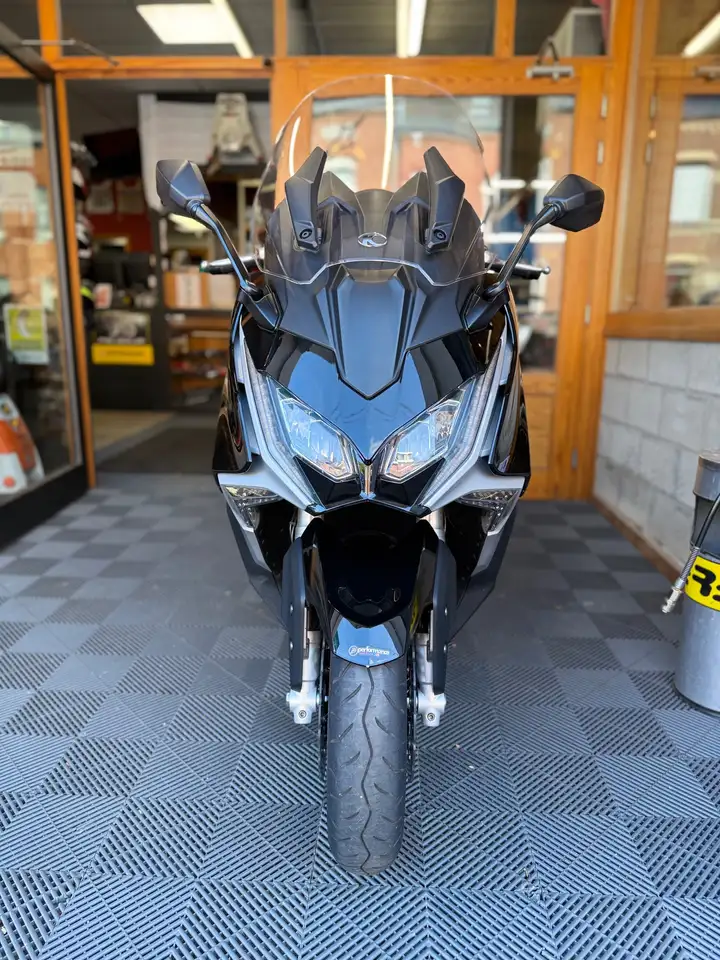 Kymco AK 550
