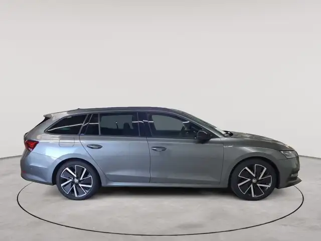 Skoda Octavia view 3