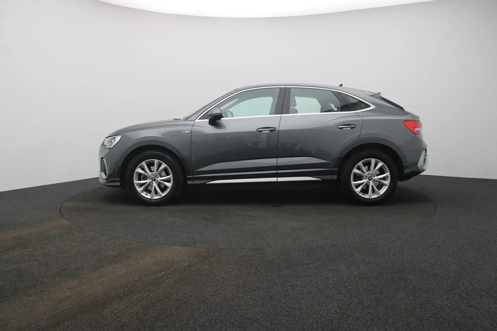Audi Q3 Sportback 35 TFSI S line Navi ACC AHK Pano Grau - 2
