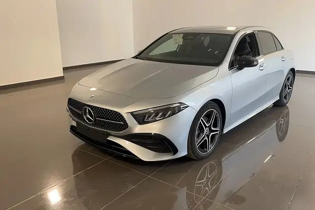 Mercedes-Benz 200 A 200 d AMG Line Advanced auto
