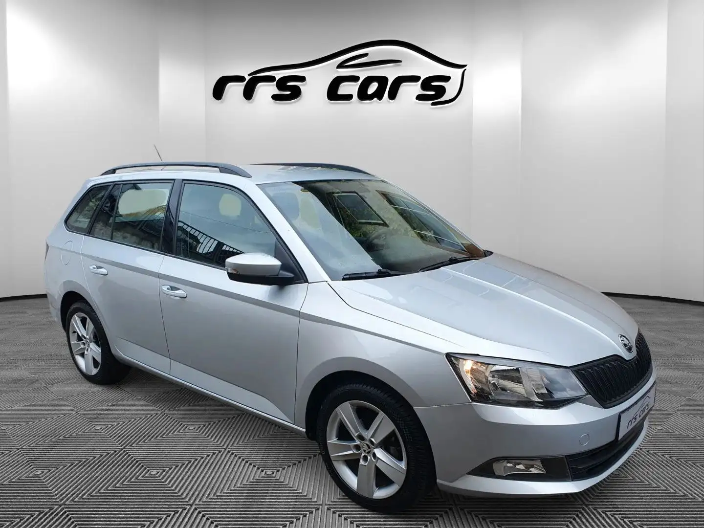 Skoda Fabia Combi Cool Plus *DAB*BT*PDC*Sitzhzg* Silber - 1
