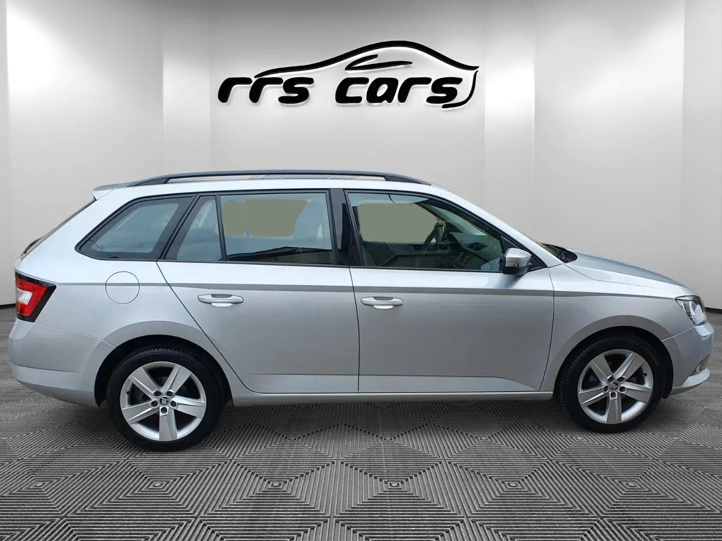 Skoda Fabia Combi Cool Plus *DAB*BT*PDC*Sitzhzg* Silber - 2