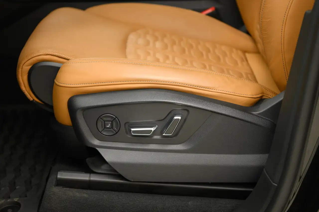 Audi RS Q8 снимка Audi RS Q8
