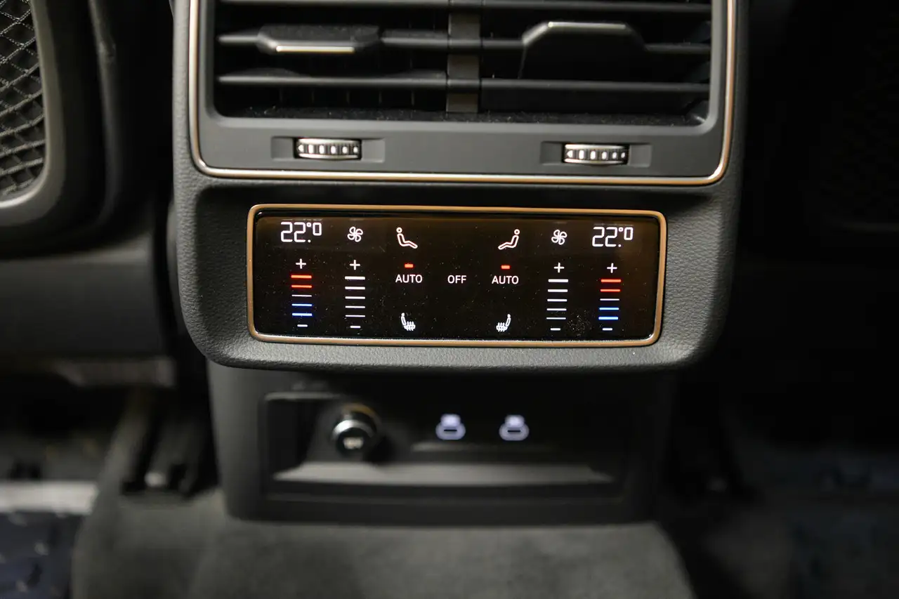 Audi RS Q8 снимка Audi RS Q8