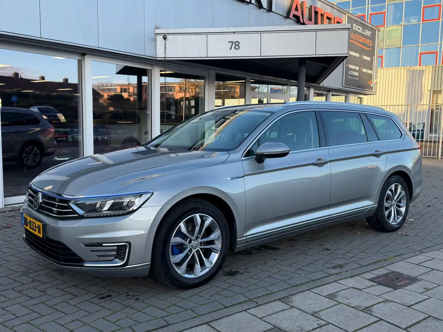 Volkswagen Passat Variant 1.4 TSI GTE Connected Series Grau - 2