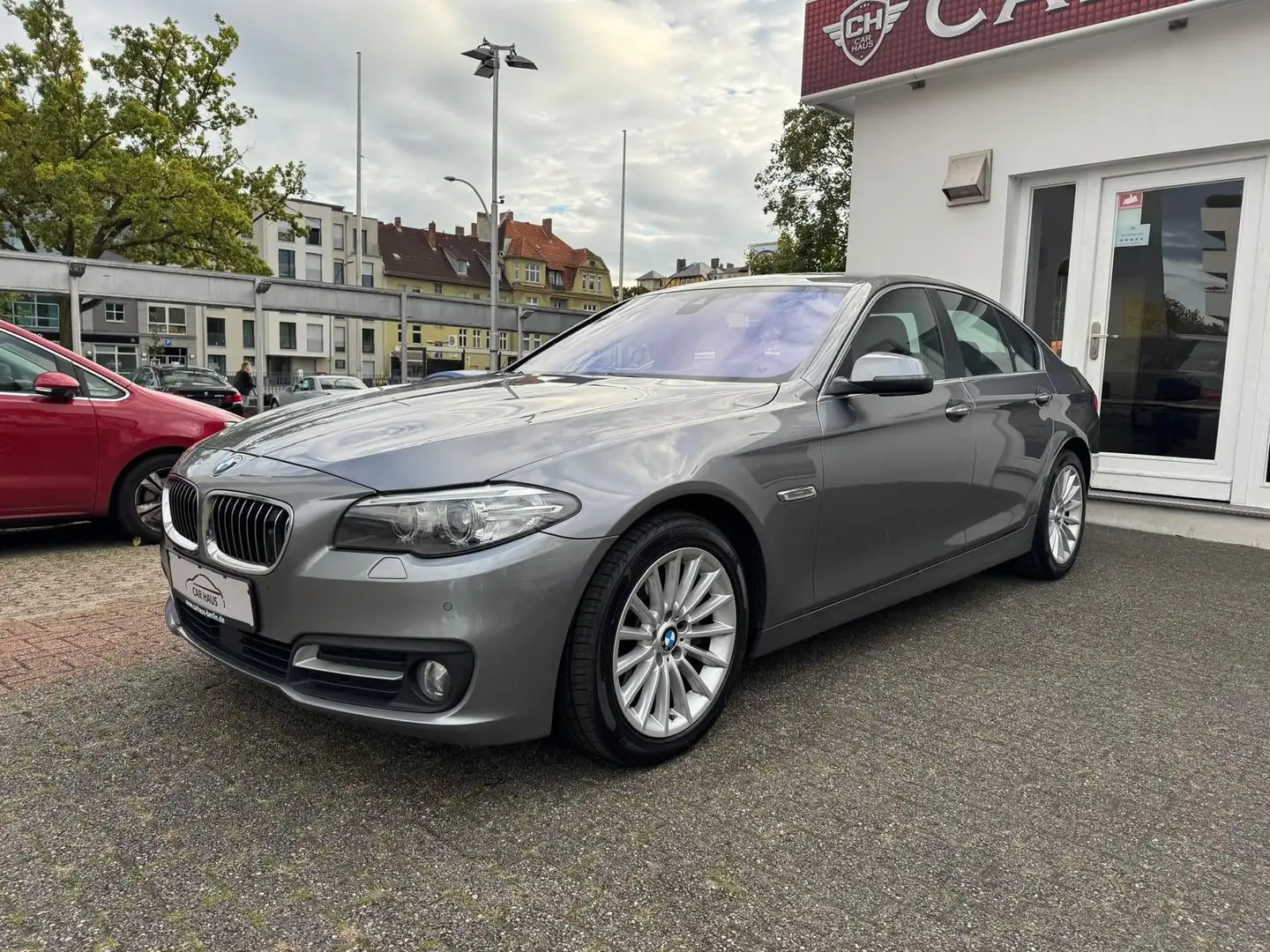 BMW 530 d xDrive Automatik * Head-Up * TOP ZUSTAND * Grau - 2