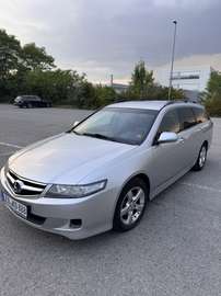 Tourer 2.0 i Executive