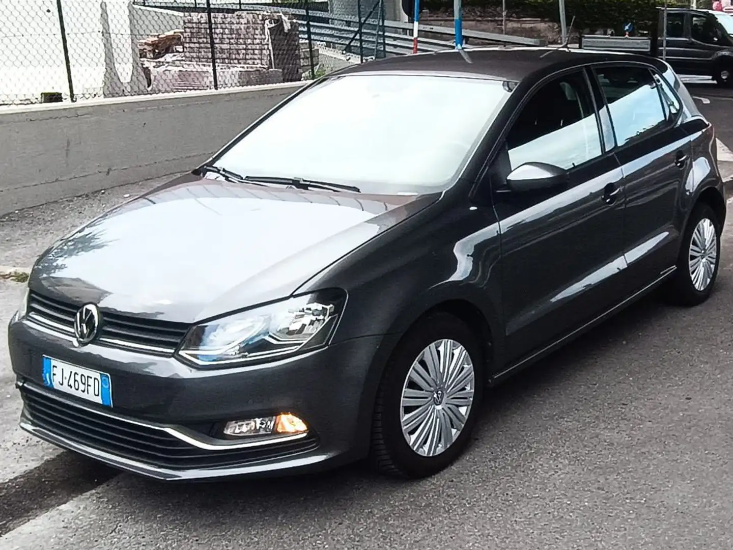 Volkswagen Polo Polo V 2014 5p 1.4 tdi Comfortline 75cv Gris - 1