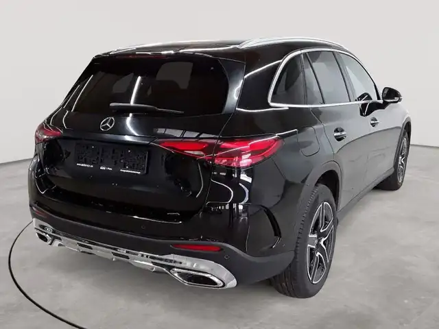 Mercedes-Benz GLC view 4