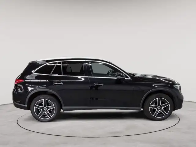 Mercedes-Benz GLC view 3