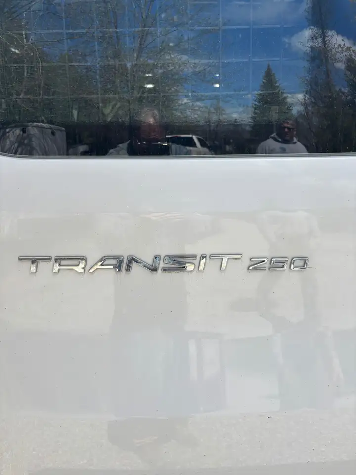 Ford Transit Cargo Van снимка Ford Transit Cargo Van
