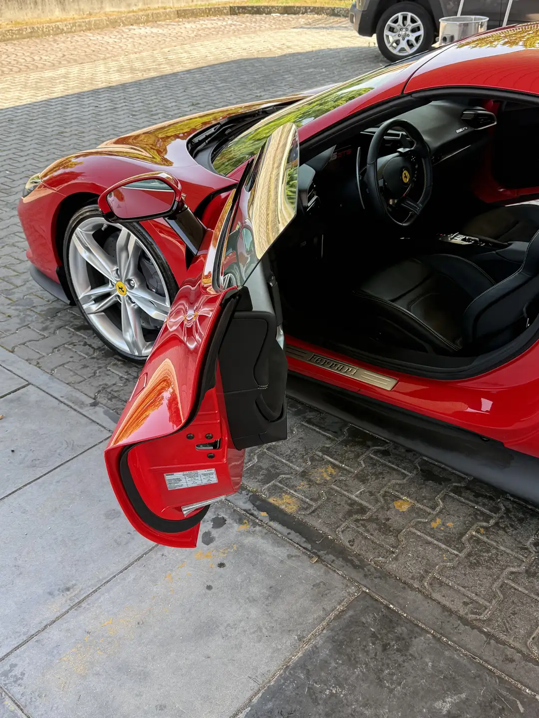 페라리 296 GTS 2025 레드 사진 4