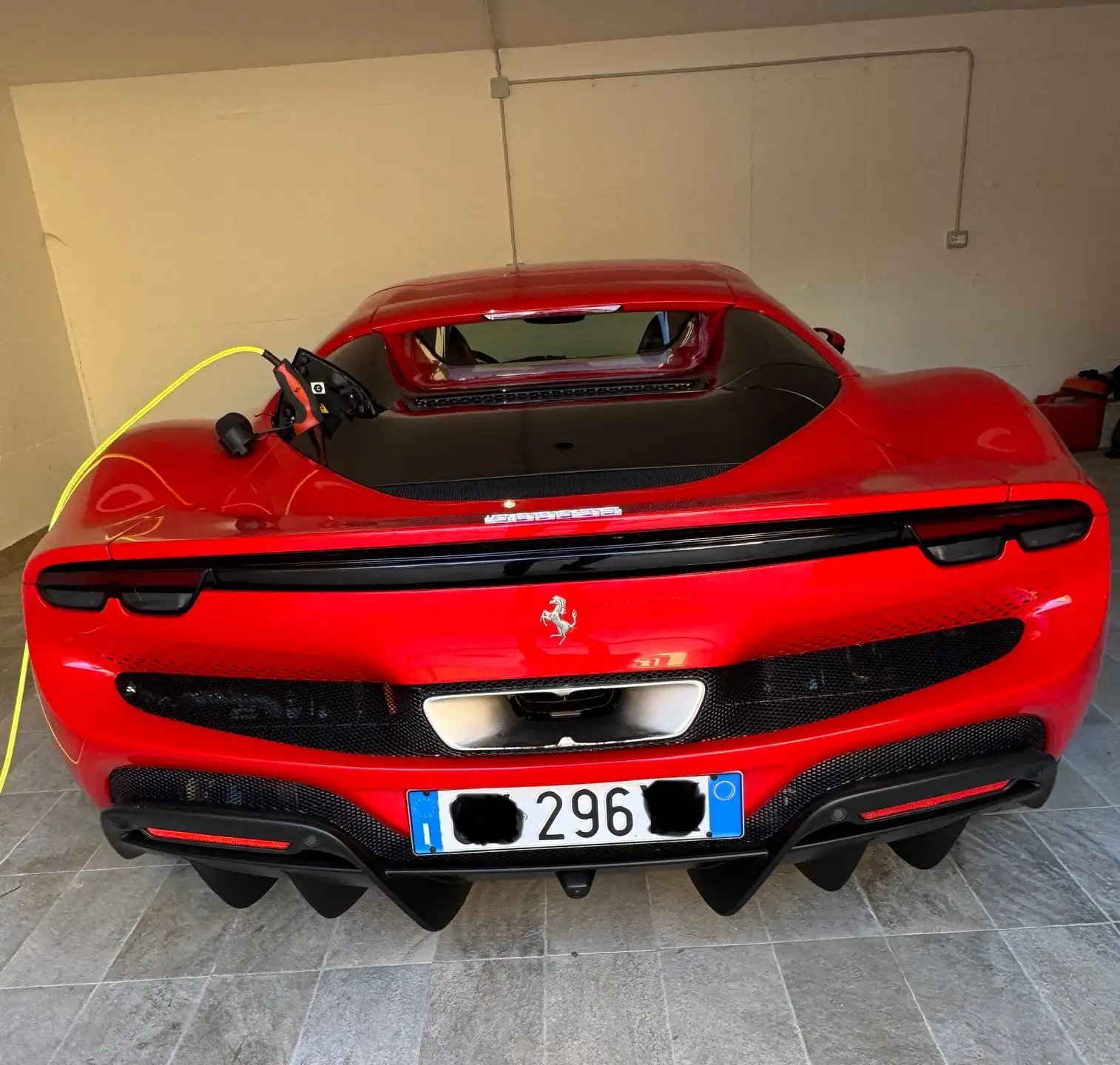 페라리 296 GTS 2025 레드 사진 2