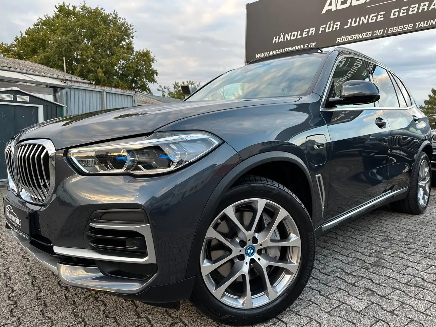 BMW X5 xDr45e M Sport PANO*ACC*Sitzklima*AHK*360° Grau - 2