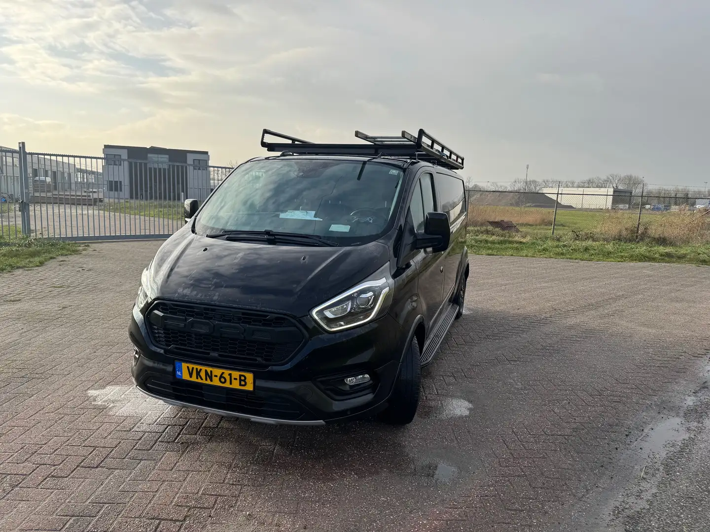 Ford Transit Custom Transit Custom 300 2.0 TDCI L2H1 trail Zwart - 1