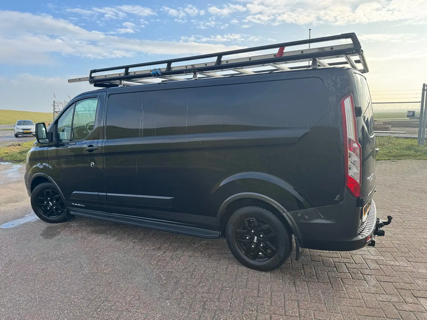 Ford Transit Custom Transit Custom 300 2.0 TDCI L2H1 trail Zwart - 2